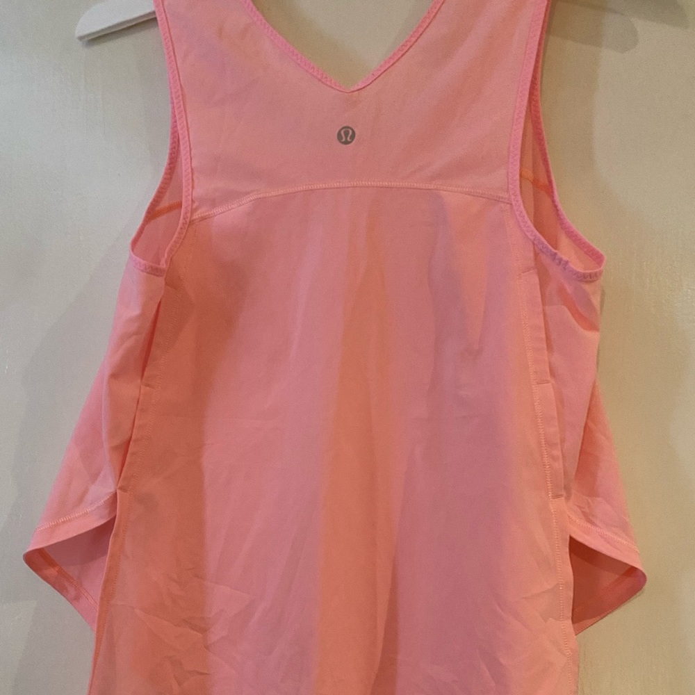 lululemon t-shirt